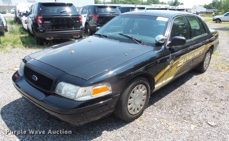 image for item DA1679 2005 Ford Crown Victoria Police Interceptor