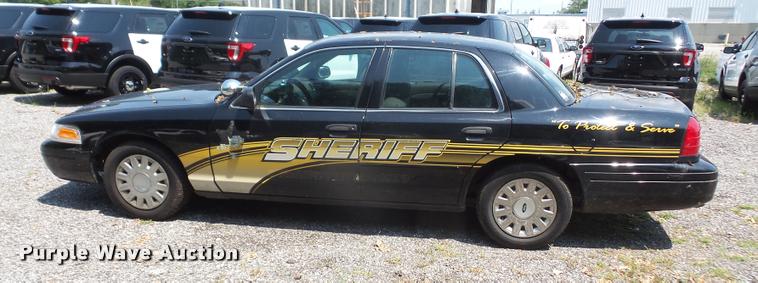 image for item DA1679 2005 Ford Crown Victoria Police Interceptor