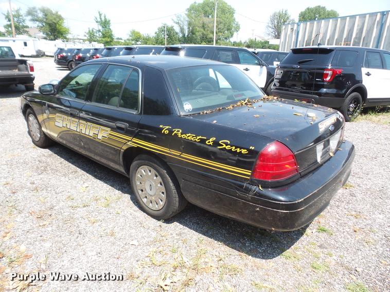 image for item DA1679 2005 Ford Crown Victoria Police Interceptor