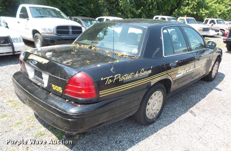image for item DA1679 2005 Ford Crown Victoria Police Interceptor