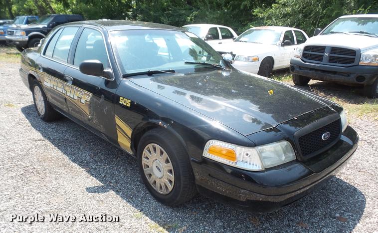 image for item DA1679 2005 Ford Crown Victoria Police Interceptor