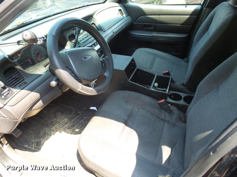 image for item DA1679 2005 Ford Crown Victoria Police Interceptor