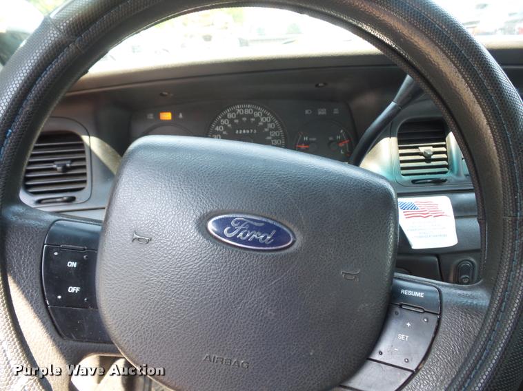 image for item DA1679 2005 Ford Crown Victoria Police Interceptor