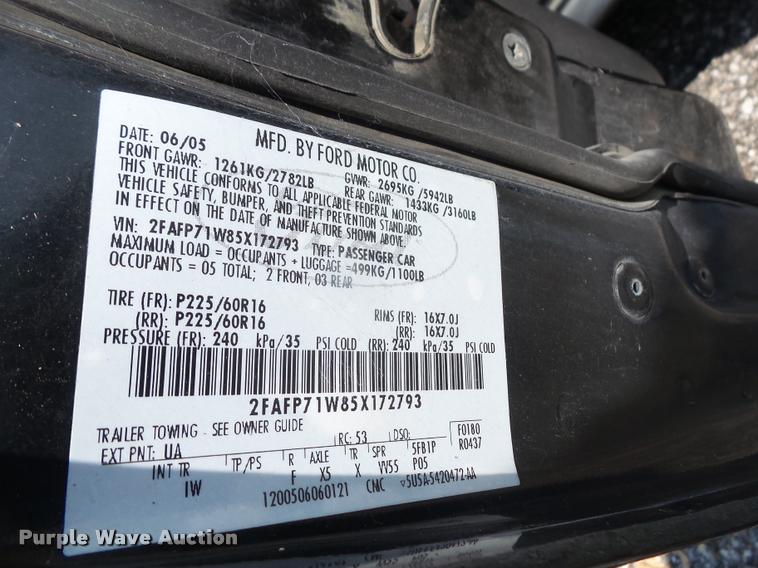 image for item DA1679 2005 Ford Crown Victoria Police Interceptor