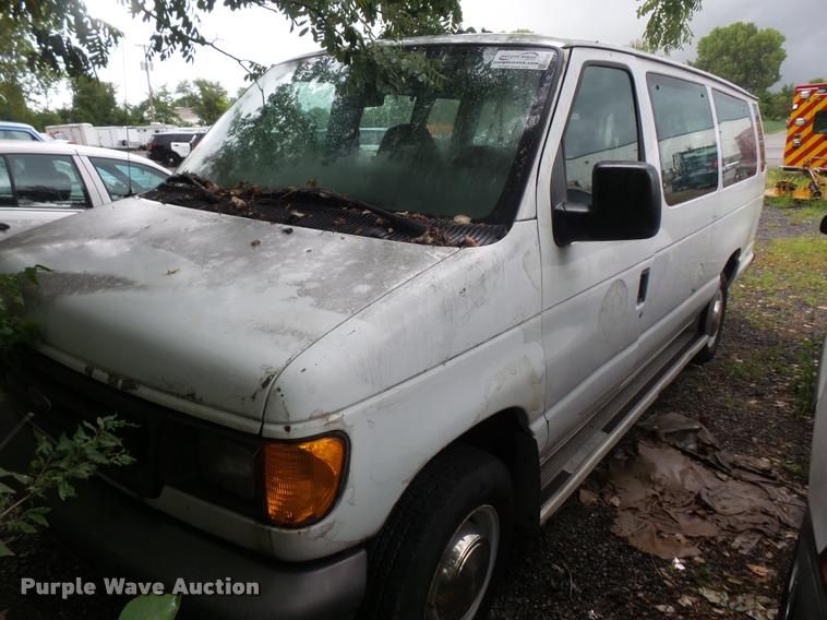 image for item DA1683 2003 Ford E350 Extended van