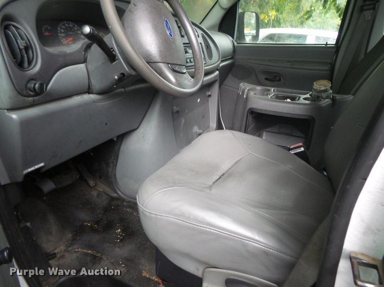 image for item DA1683 2003 Ford E350 Extended van