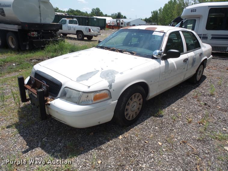 image for item DA1687 2003 Ford Crown Victoria Police Interceptor