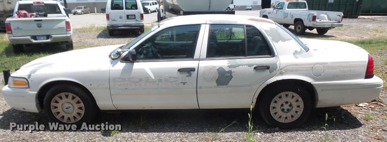image for item DA1687 2003 Ford Crown Victoria Police Interceptor