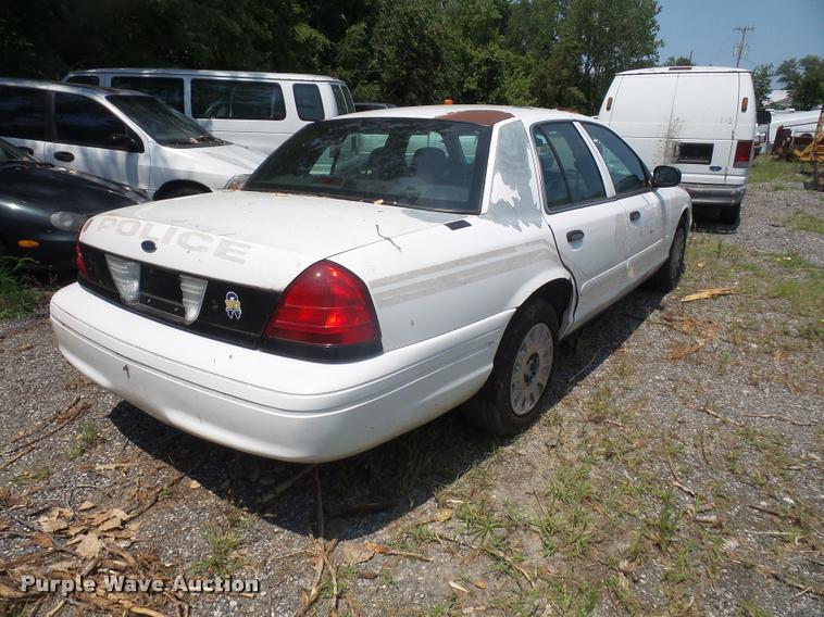 image for item DA1687 2003 Ford Crown Victoria Police Interceptor