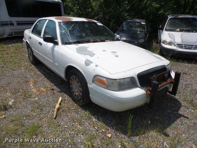 image for item DA1687 2003 Ford Crown Victoria Police Interceptor