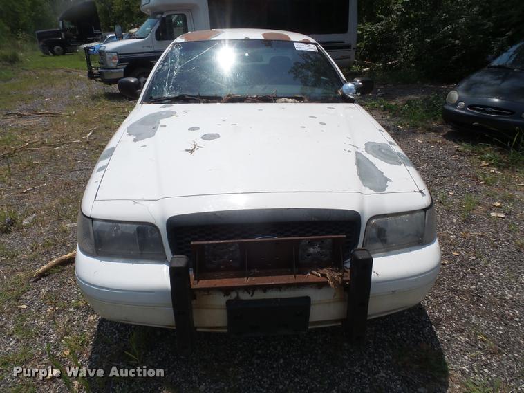 image for item DA1687 2003 Ford Crown Victoria Police Interceptor