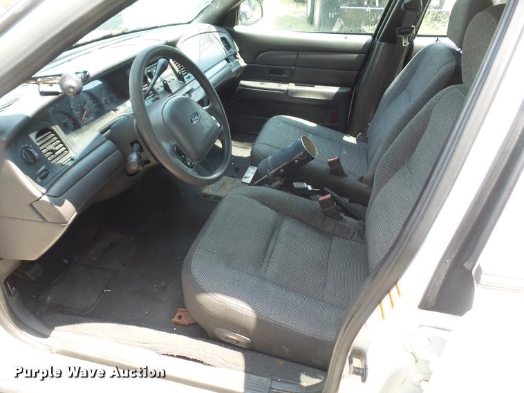 image for item DA1687 2003 Ford Crown Victoria Police Interceptor