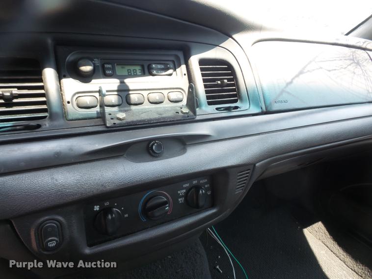 image for item DA1687 2003 Ford Crown Victoria Police Interceptor