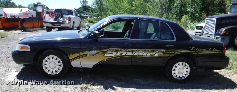 image for item DA1691 2005 Ford Crown Victoria Police Interceptor