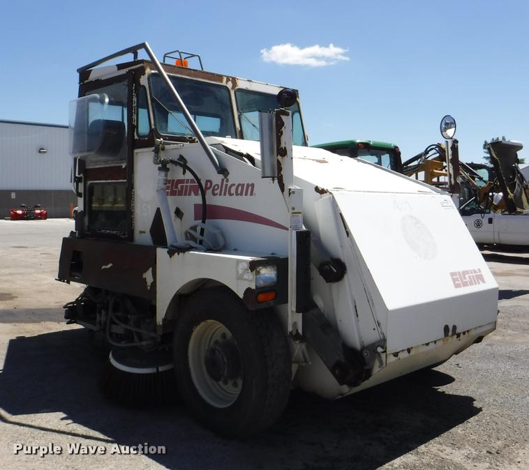 image for item DA1693 2006 Elgin Pelican street sweeper