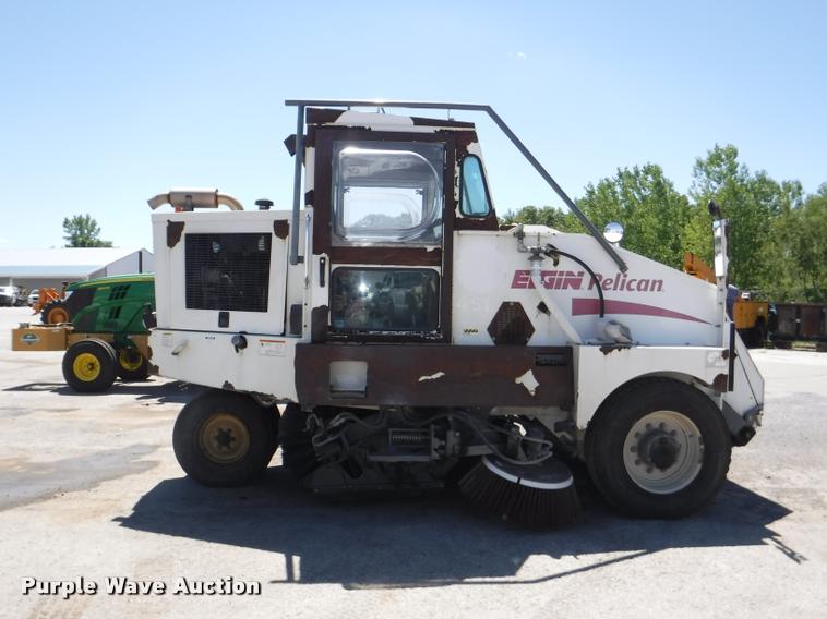 image for item DA1693 2006 Elgin Pelican street sweeper