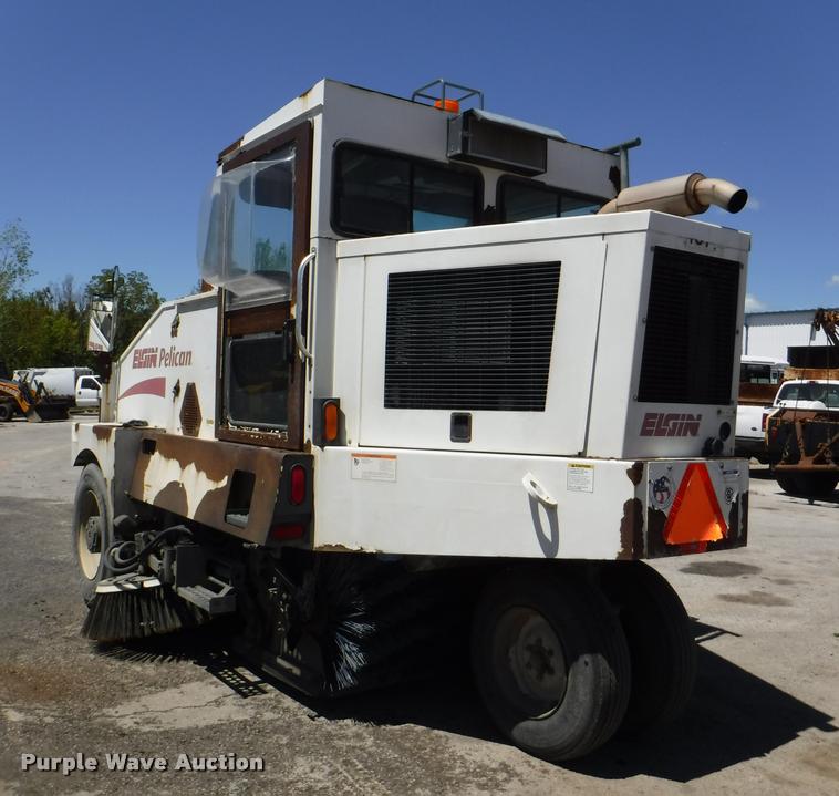 image for item DA1693 2006 Elgin Pelican street sweeper
