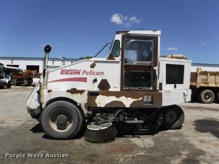 image for item DA1693 2006 Elgin Pelican street sweeper