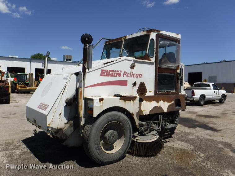 image for item DA1693 2006 Elgin Pelican street sweeper