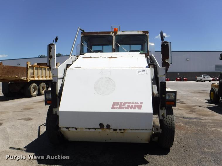 image for item DA1693 2006 Elgin Pelican street sweeper
