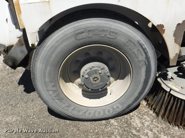 image for item DA1693 2006 Elgin Pelican street sweeper