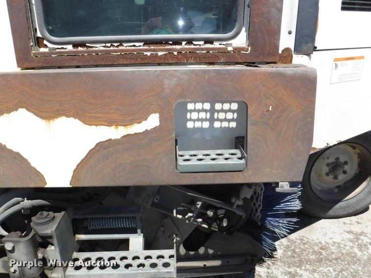 image for item DA1693 2006 Elgin Pelican street sweeper
