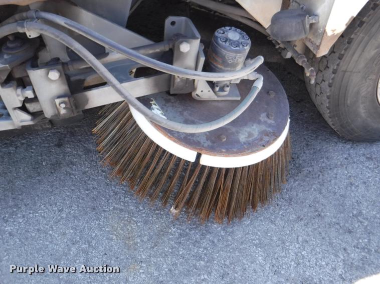 image for item DA1693 2006 Elgin Pelican street sweeper