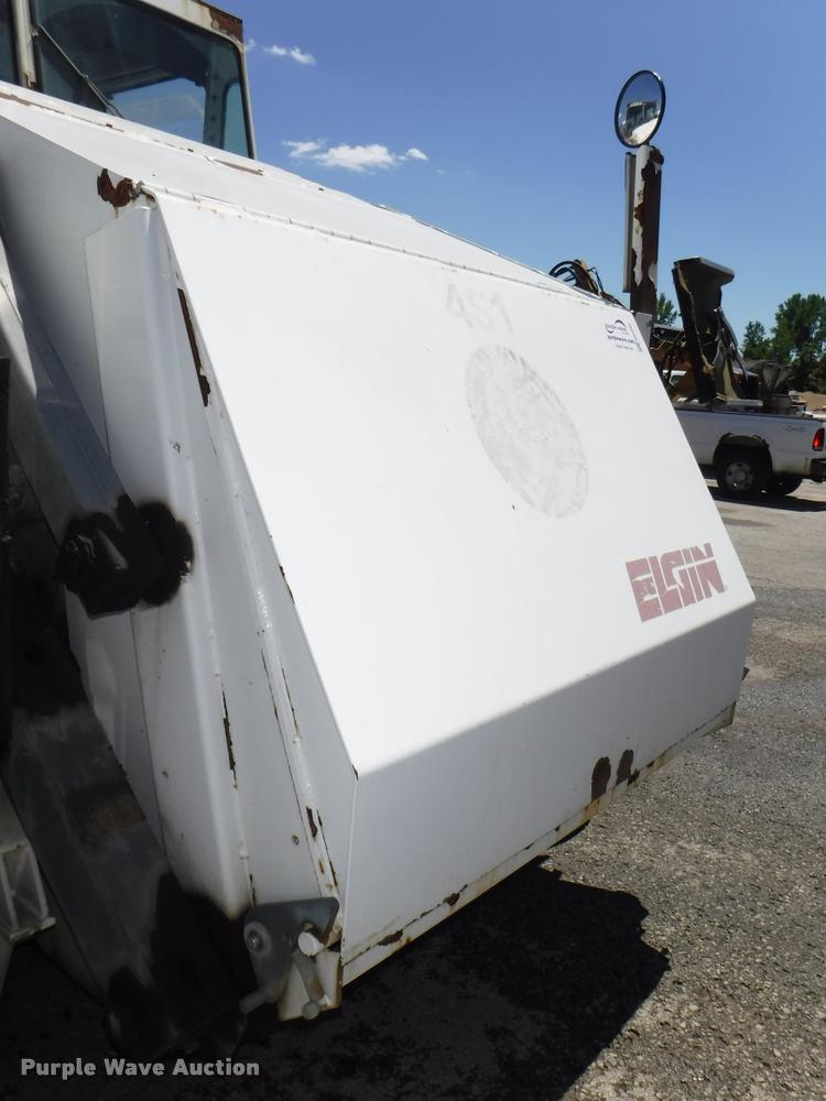 image for item DA1693 2006 Elgin Pelican street sweeper