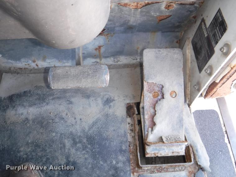 image for item DA1693 2006 Elgin Pelican street sweeper