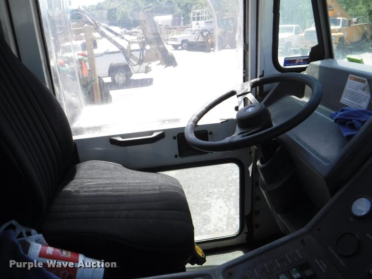 image for item DA1693 2006 Elgin Pelican street sweeper