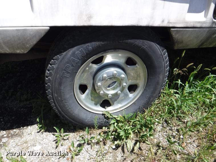 image for item DA1698 2005 Ford F250 pickup truck