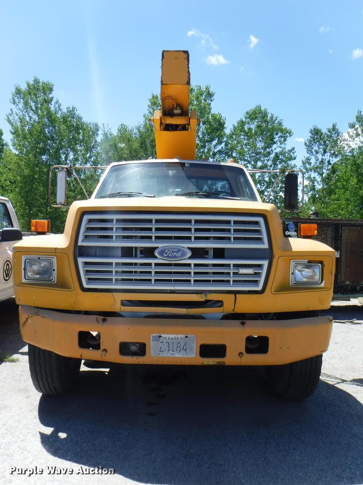 image for item DA1699 1985 Ford F700 bucket truck