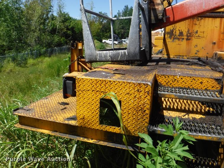 image for item DA1699 1985 Ford F700 bucket truck