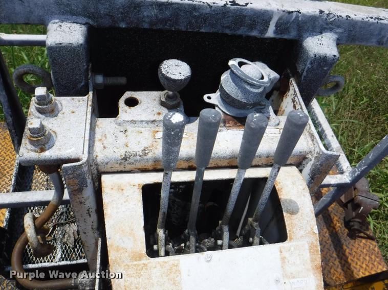 image for item DA1699 1985 Ford F700 bucket truck