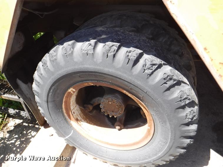 image for item DA1699 1985 Ford F700 bucket truck