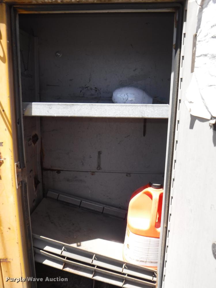 image for item DA1699 1985 Ford F700 bucket truck