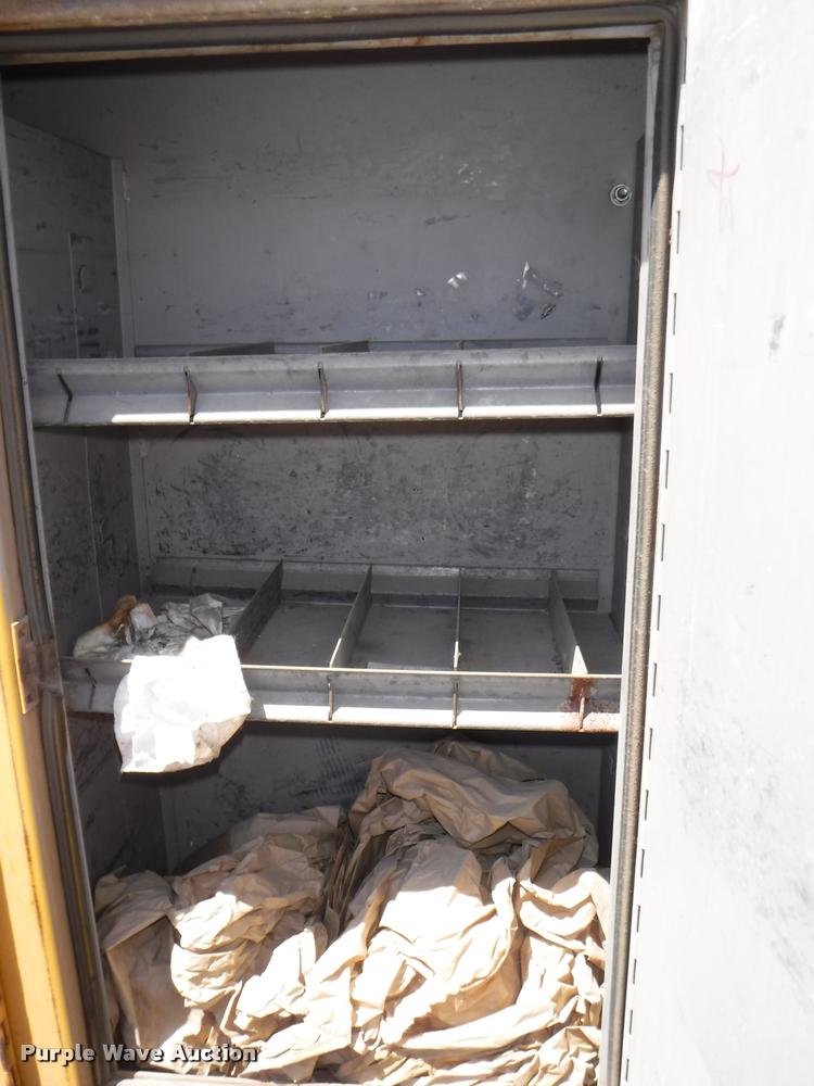 image for item DA1699 1985 Ford F700 bucket truck