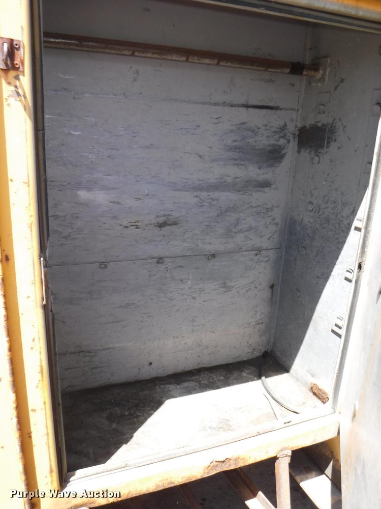 image for item DA1699 1985 Ford F700 bucket truck