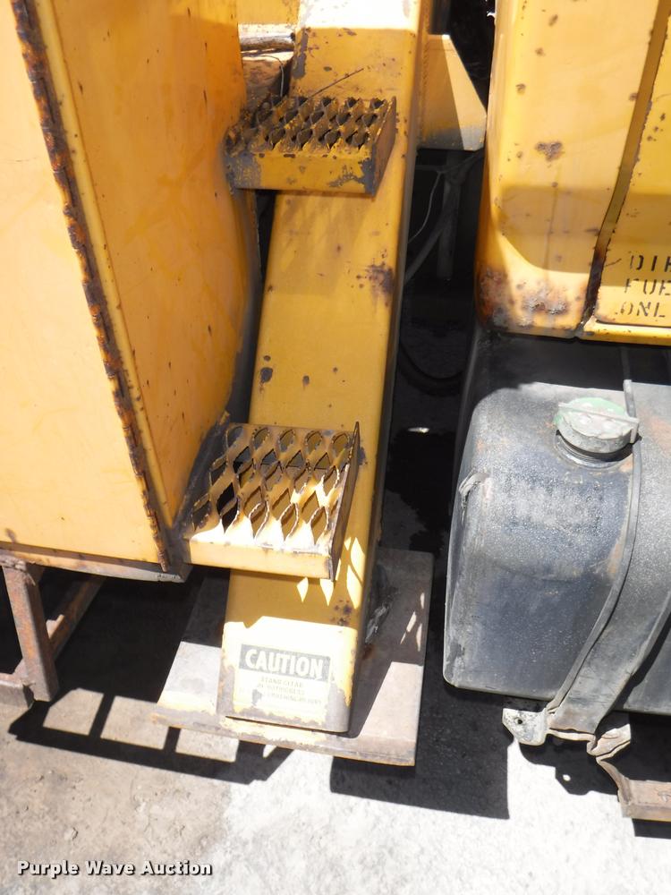 image for item DA1699 1985 Ford F700 bucket truck