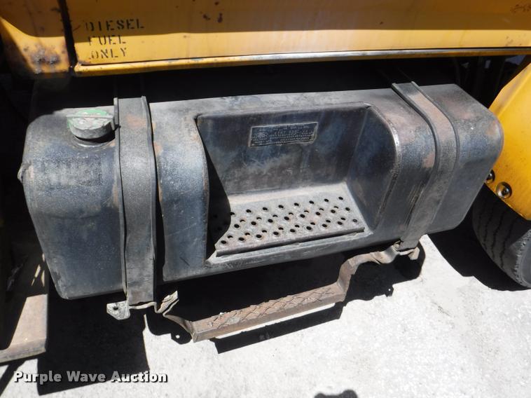 image for item DA1699 1985 Ford F700 bucket truck