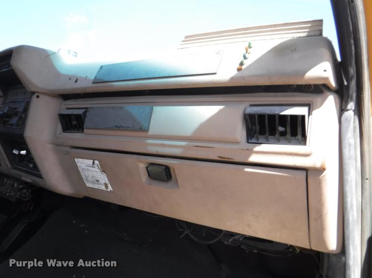 image for item DA1699 1985 Ford F700 bucket truck