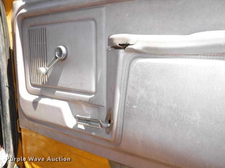 image for item DA1699 1985 Ford F700 bucket truck