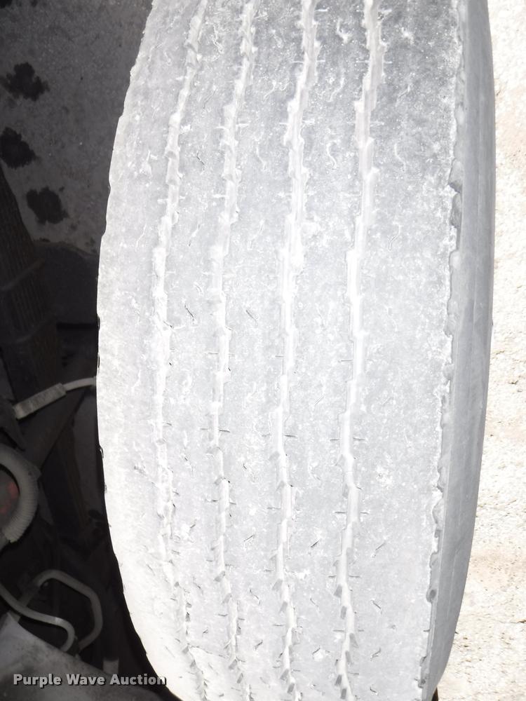 image for item DA1699 1985 Ford F700 bucket truck