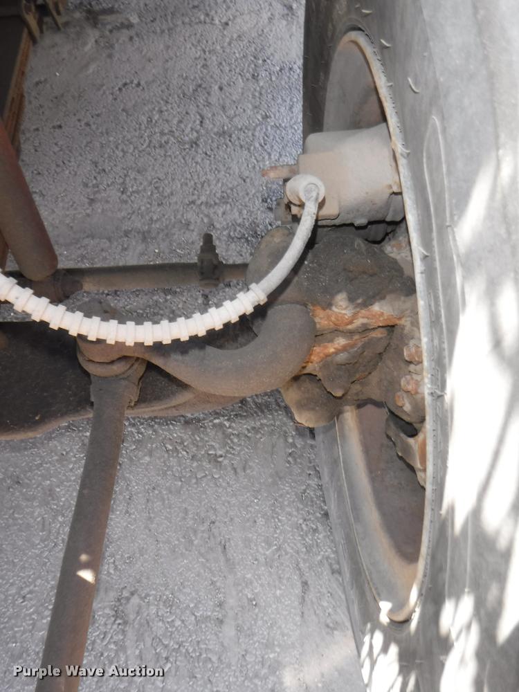 image for item DA1699 1985 Ford F700 bucket truck