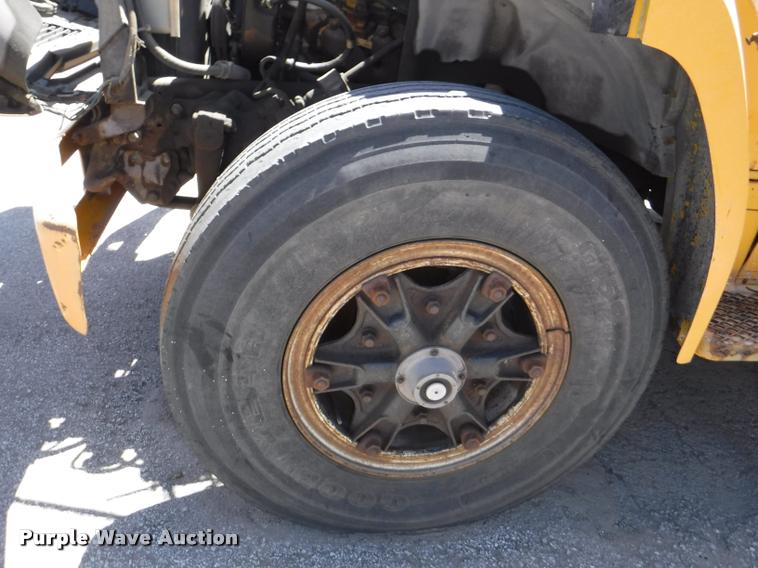 image for item DA1699 1985 Ford F700 bucket truck