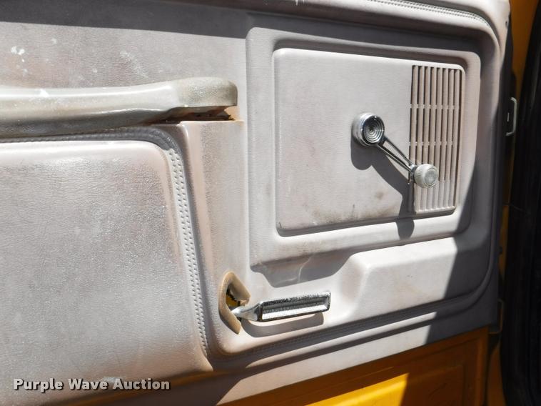 image for item DA1699 1985 Ford F700 bucket truck