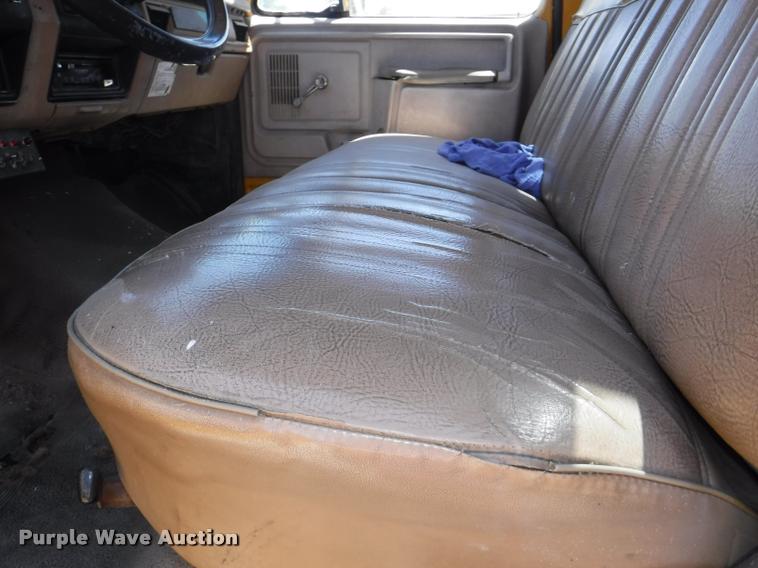 image for item DA1699 1985 Ford F700 bucket truck