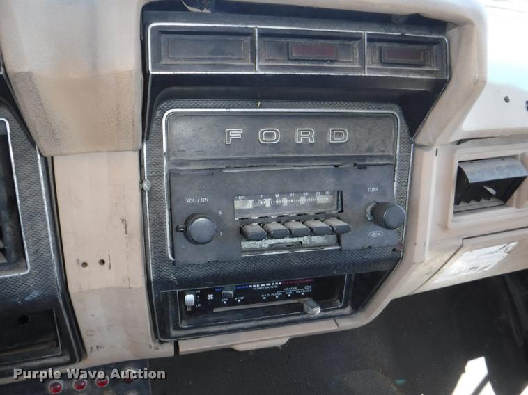 image for item DA1699 1985 Ford F700 bucket truck