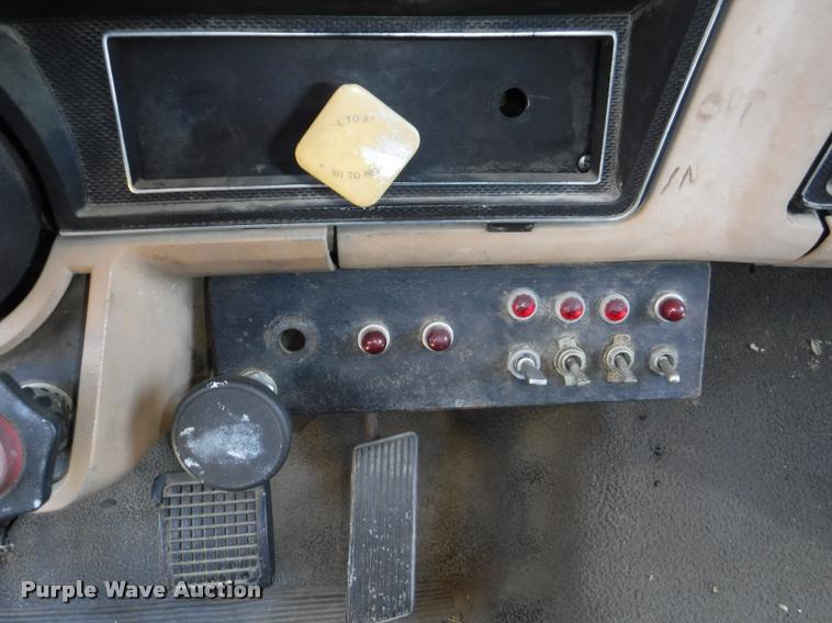 image for item DA1699 1985 Ford F700 bucket truck