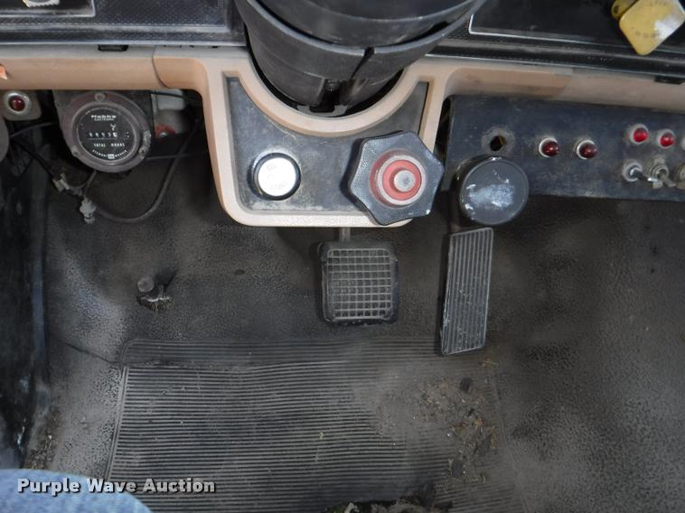 image for item DA1699 1985 Ford F700 bucket truck